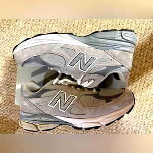 New Balance 990v3 - Size 9